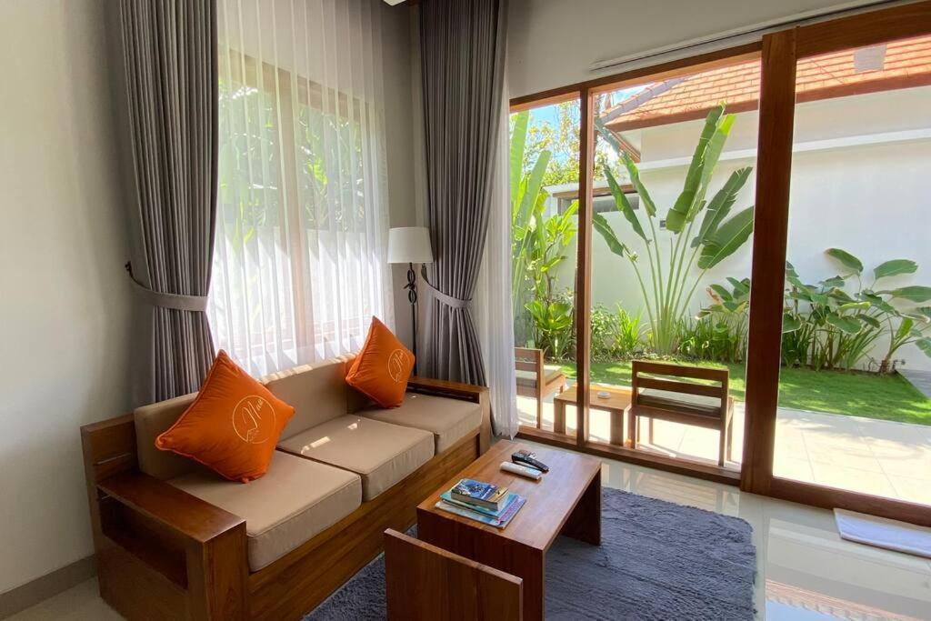 Nau Nusa Villa Batununggul Esterno foto